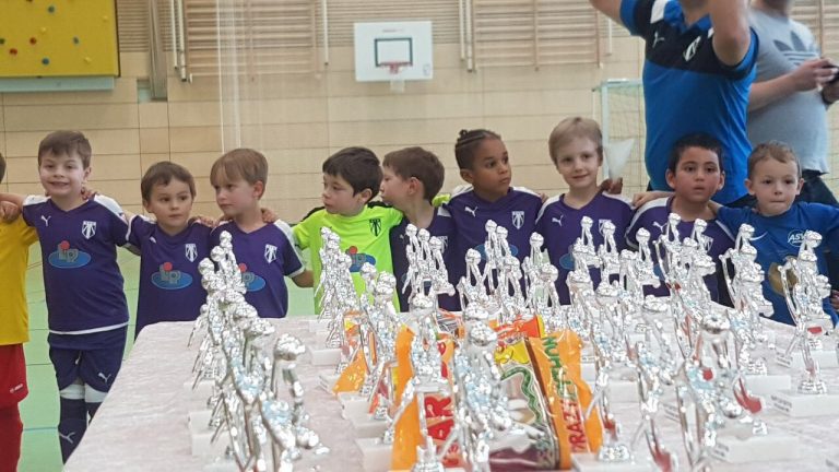 Bambinis brennen in Dachau ein wahres Feuerwerk ab