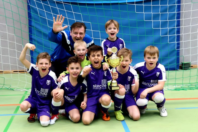 F2-Junioren feiern Turniersieg in Ebersberg