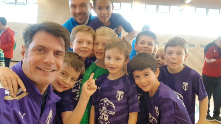 F2-Junioren_ Platin-Jahrgang rockt Mauern