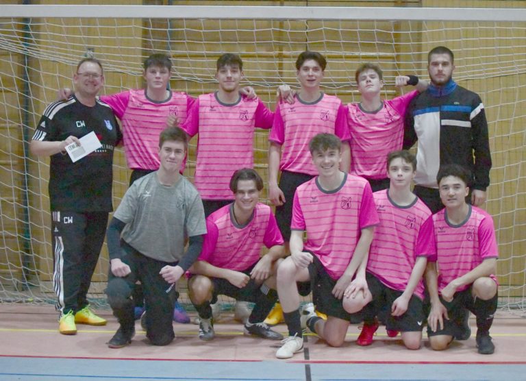 Amadeus-Juniorenfußballhallentage: Team Isarmoos holt sich den Titel bei den A-Junioren – Veilchen stellen zwei Halbfinalisten
