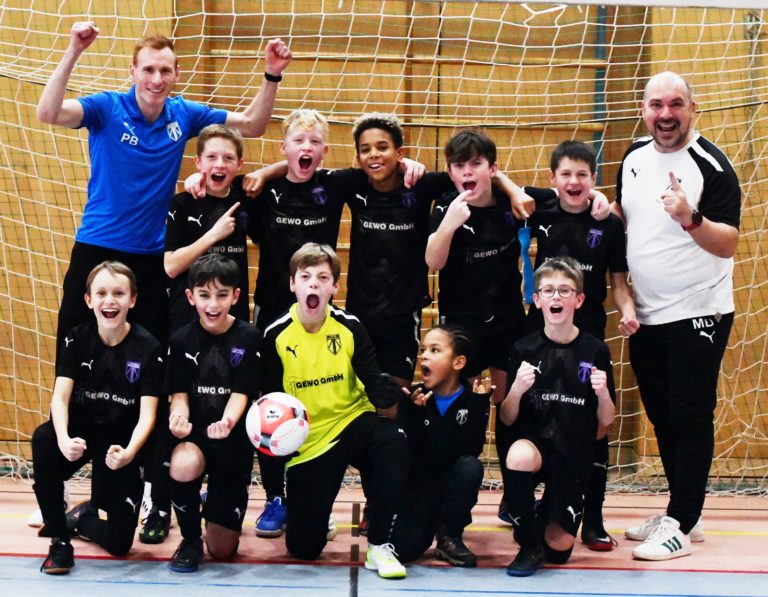 Amadeus-Juniorenfußballhallentage: D2-Junioren fahren den zweiten Turniersieg ein