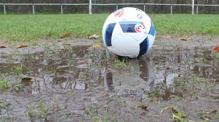 Herren 1: Spiel gegen den FC Moosburg wird auf den Kunstrasenplatz verlegt