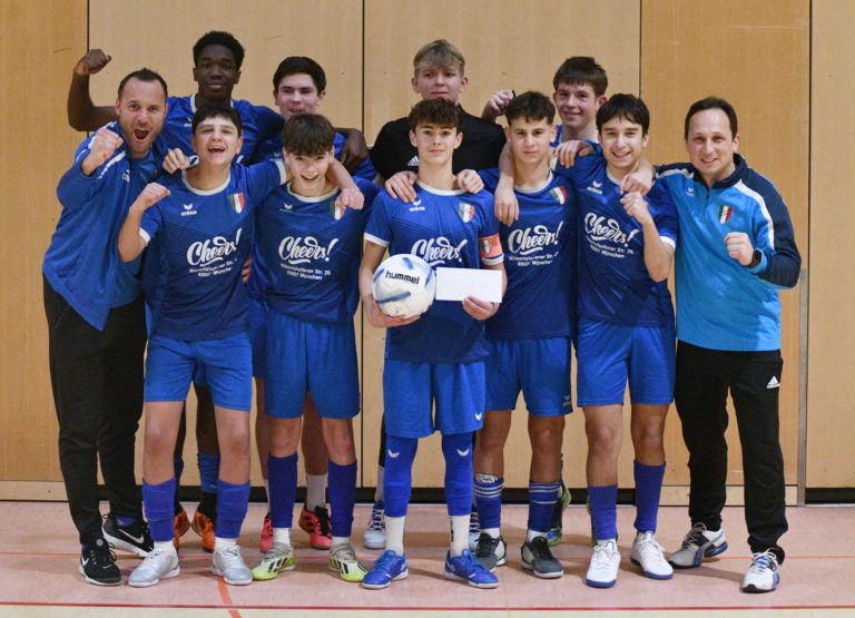 Amadeus-Juniorenfußballhallentage: SV Italia München sichert sich beim Turnier „C-Jgd. – KL aufwärts“ im Finale gegen die JFG Sempt Erding den Titel